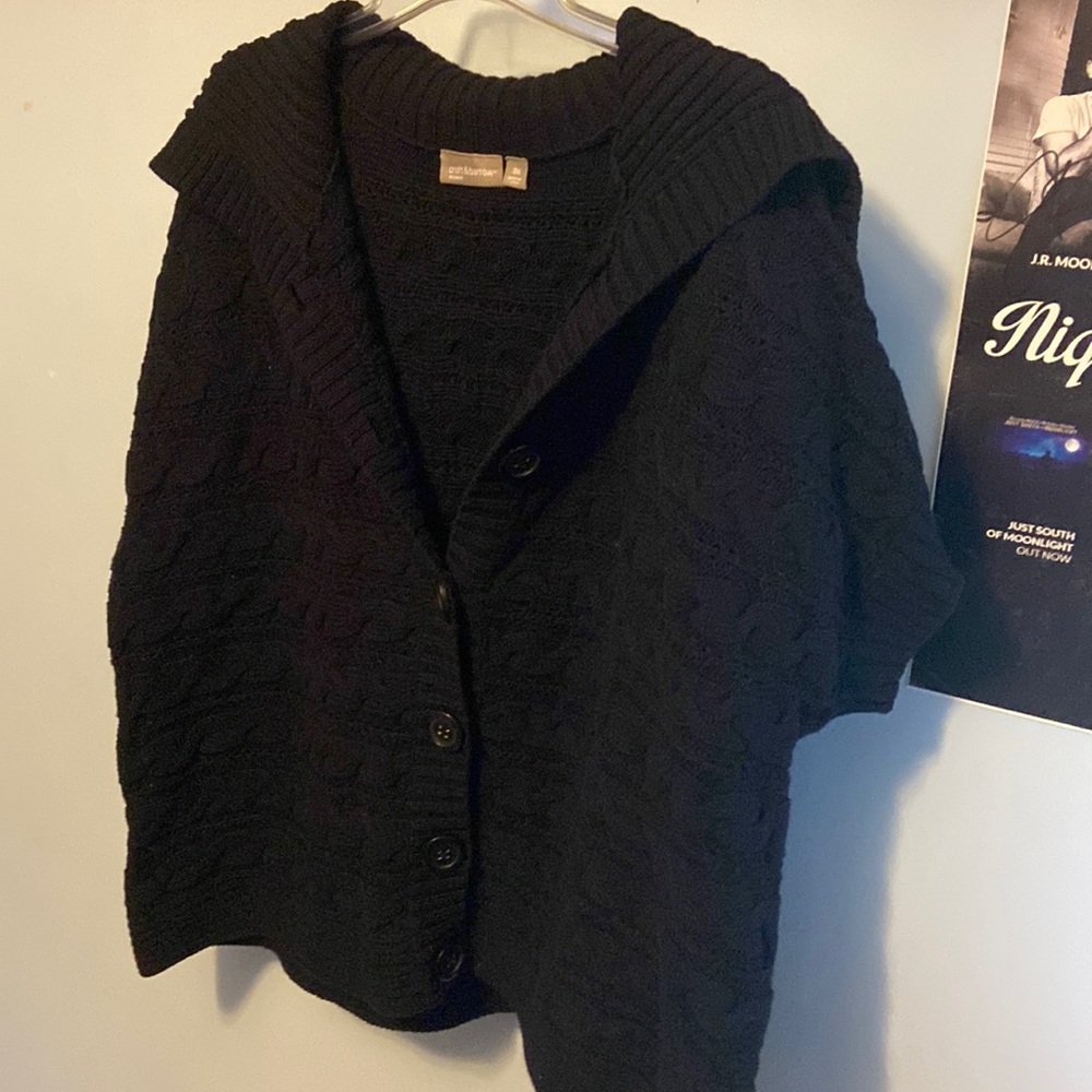 Short sleeve sweater